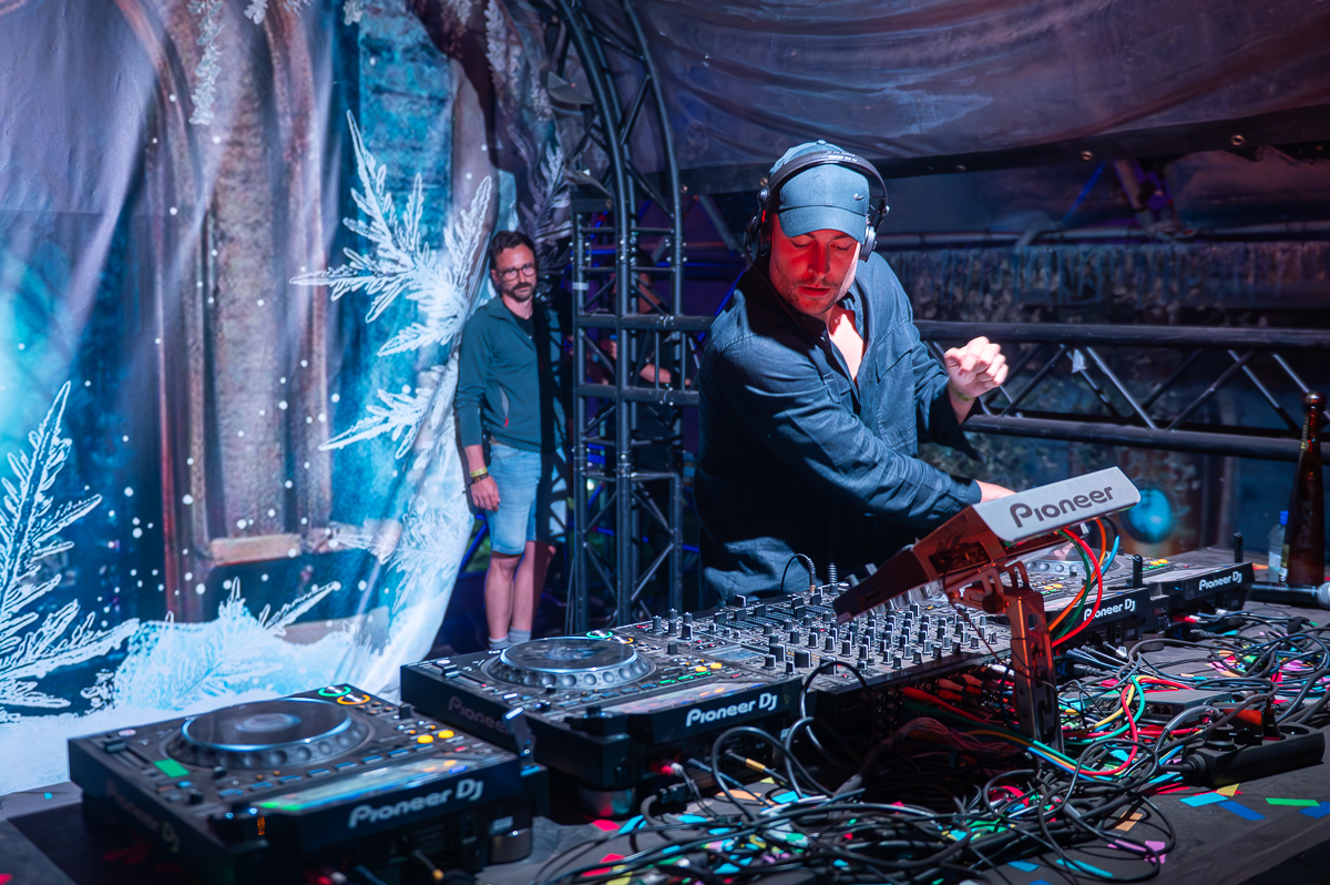 Viktor @ Rijvers Festival 2025, picture 2, photographed by Youri Vanlommel - FrontView Magazine