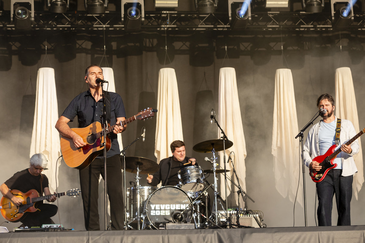 Yevgueni @ Maanrock 2025, foto 8, foto's door Edwin Houdevelt - FrontView Magazine