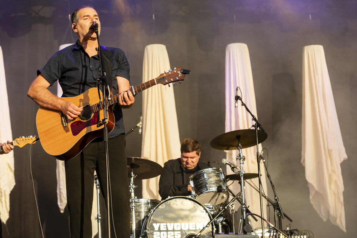 Yevgueni @ Maanrock 2025, foto 13, foto's door Edwin Houdevelt - FrontView Magazine