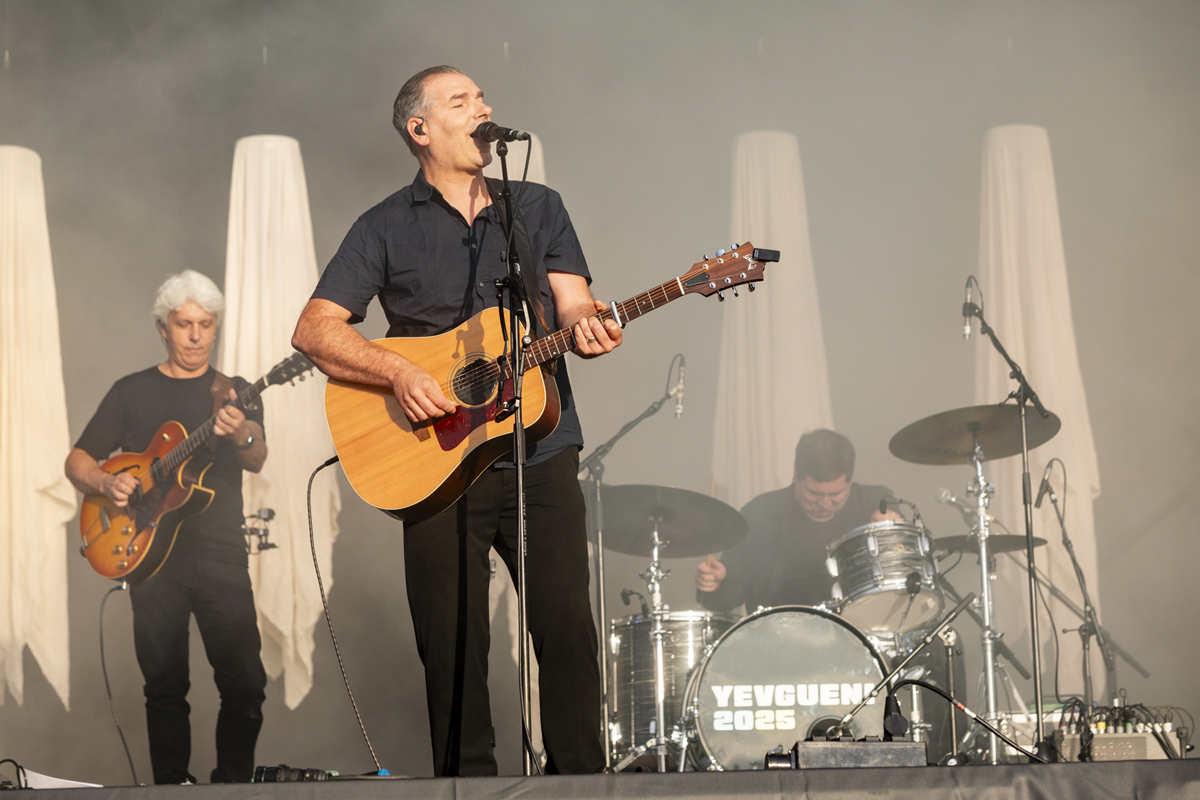Yevgueni @ Maanrock 2025, foto 14, foto's door Edwin Houdevelt - FrontView Magazine
