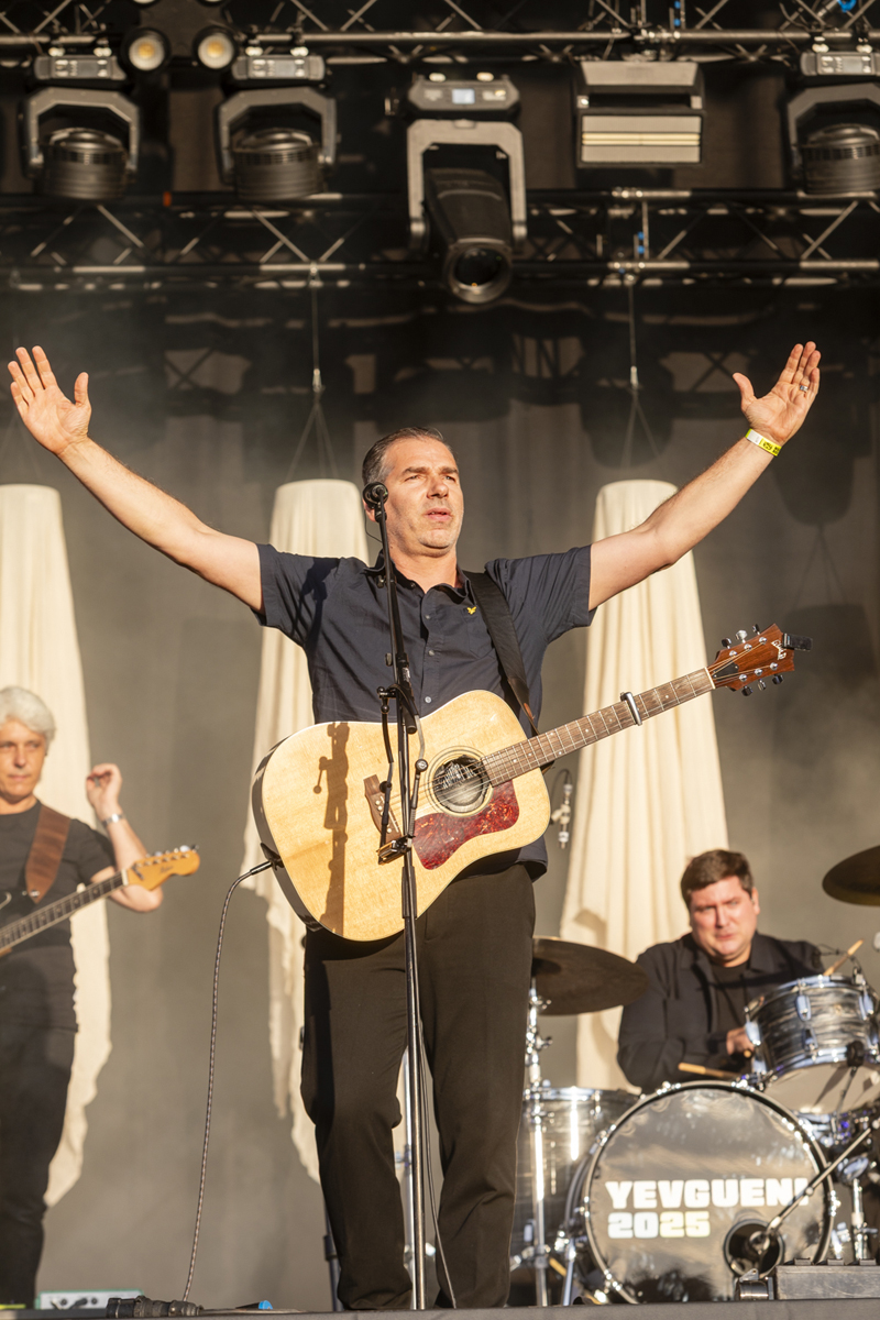 Yevgueni @ Maanrock 2025, foto 16, foto's door Edwin Houdevelt - FrontView Magazine