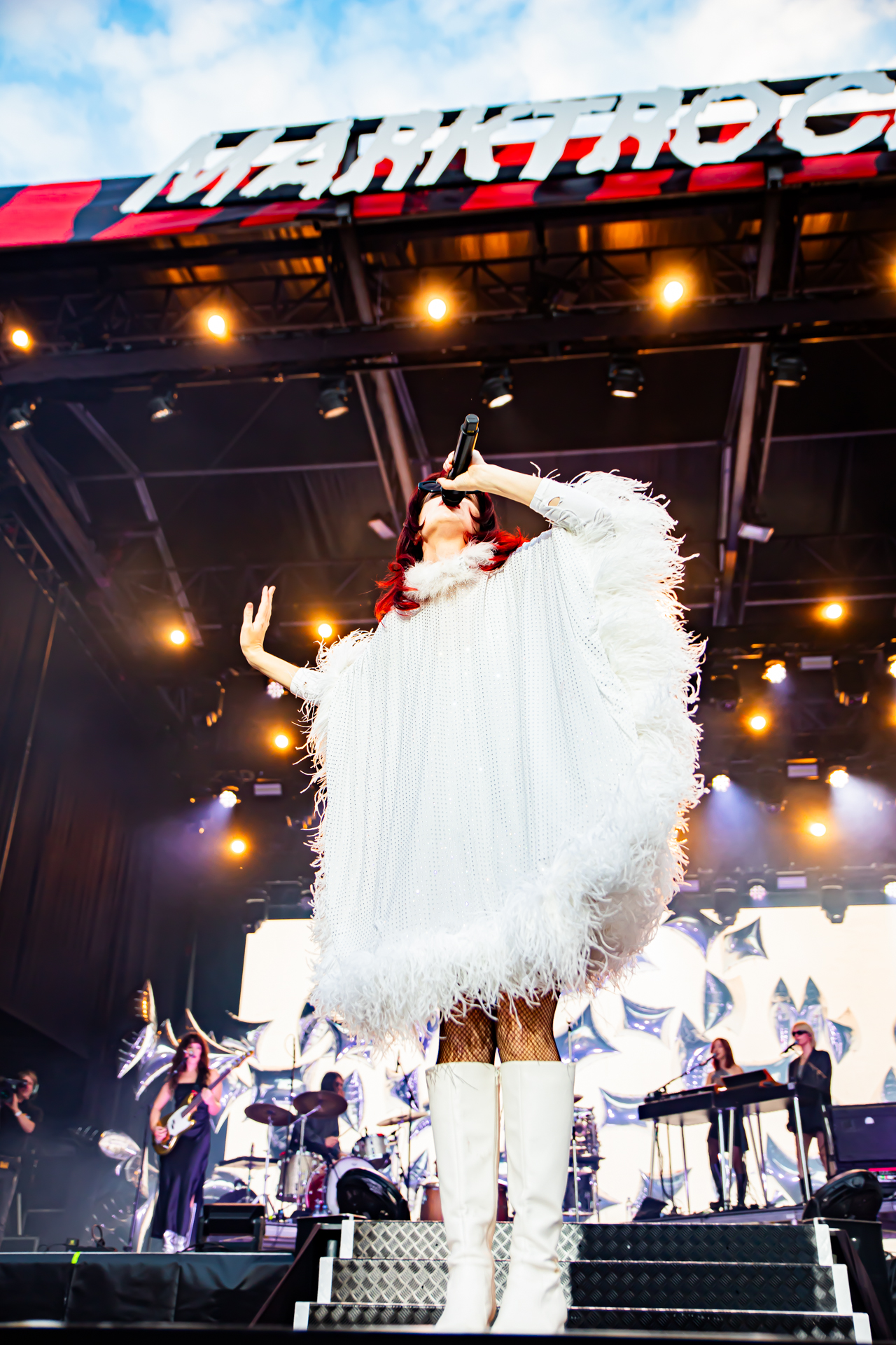 Sylvie Kreusch @ Marktrock, picture 12, photographed by Leen Verlinden - FrontView Magazine