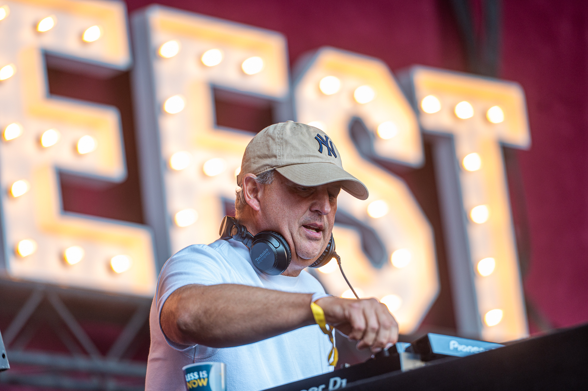 DJ F.R.A.N.K. @ Bollekesfeesten Antwerpen, foto 6, foto's door Dimitri Vanlommel - FrontView Magazine