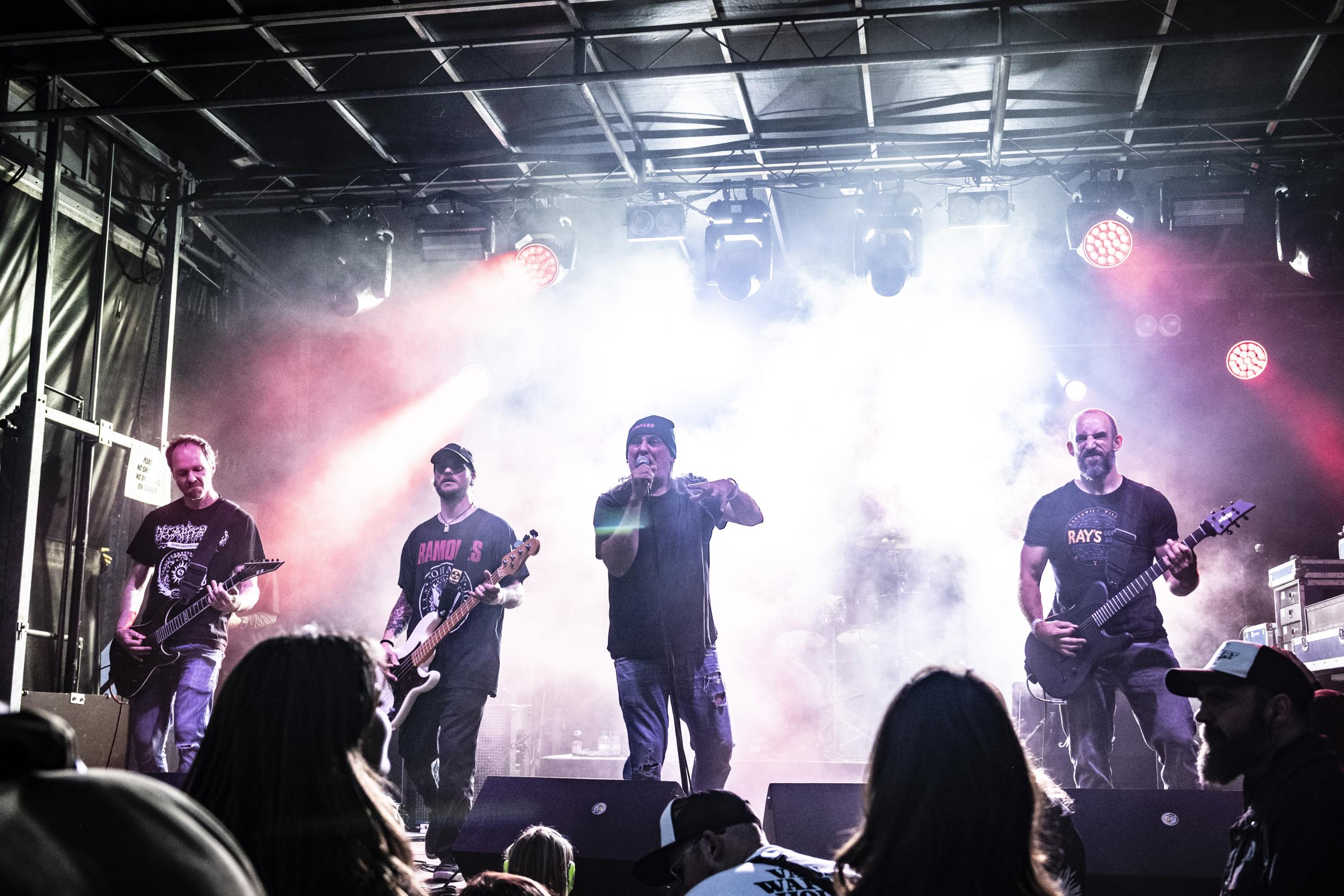 Cyclone - Punx in the pit @ De Schorre, picture 14, photographed by Sandra Van Watermeulen - FrontView Magazine