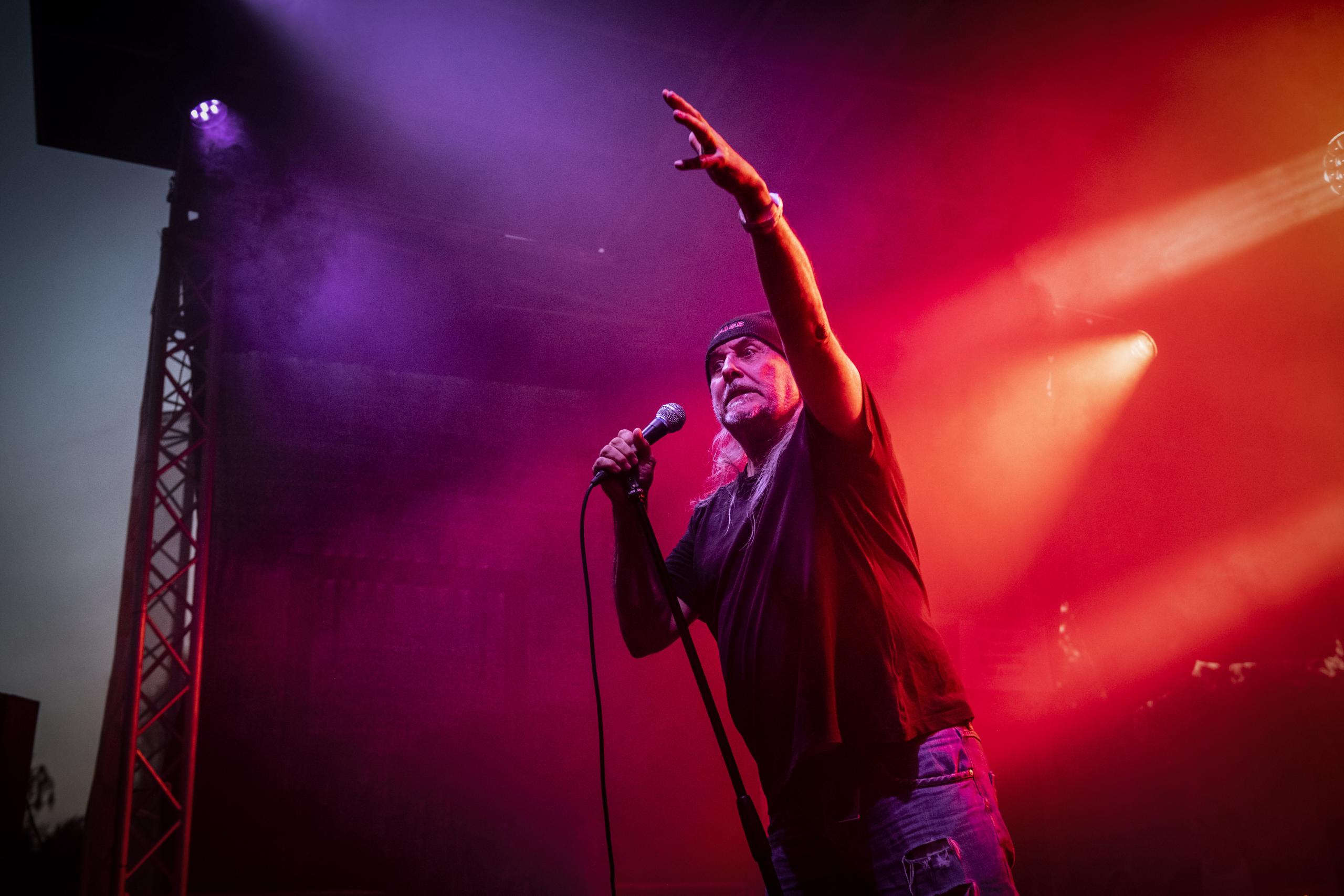 Cyclone - Punx in the pit @ De Schorre, picture 20, photographed by Sandra Van Watermeulen - FrontView Magazine