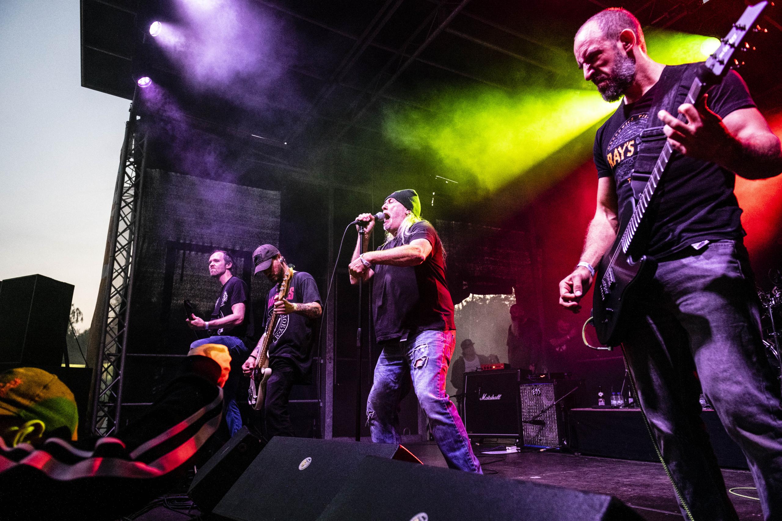 Cyclone - Punx in the pit @ De Schorre, picture 21, photographed by Sandra Van Watermeulen - FrontView Magazine