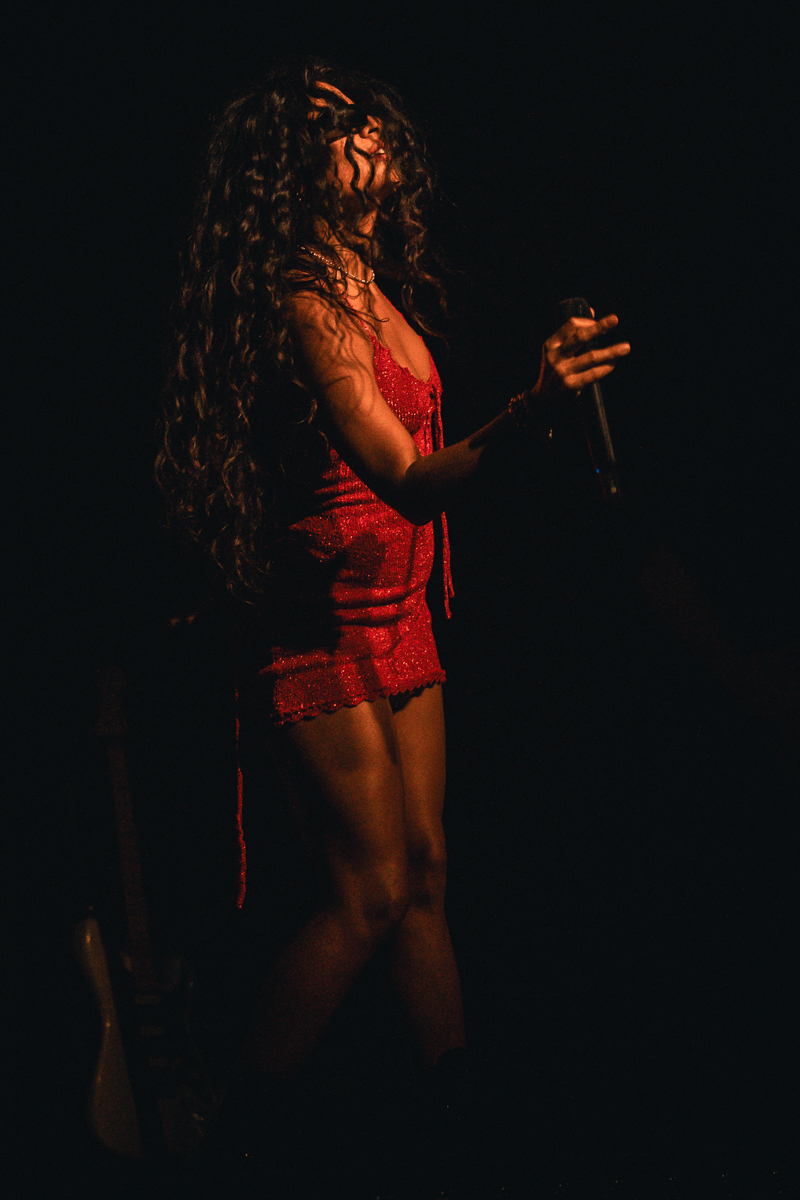 Jessie Reyez @ AB, picture 1, photographed by Jelle Meersschaut - FrontView Magazine