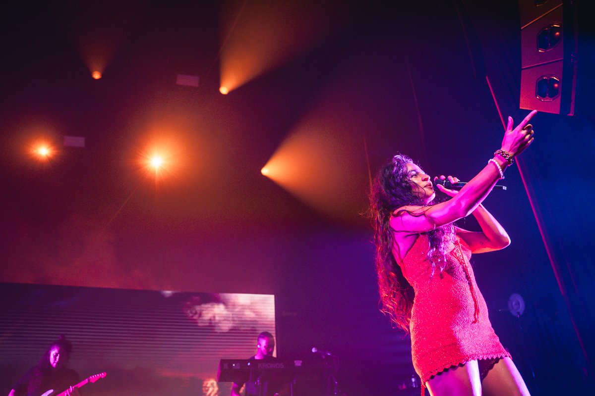 Jessie Reyez @ AB, picture 12, photographed by Jelle Meersschaut - FrontView Magazine