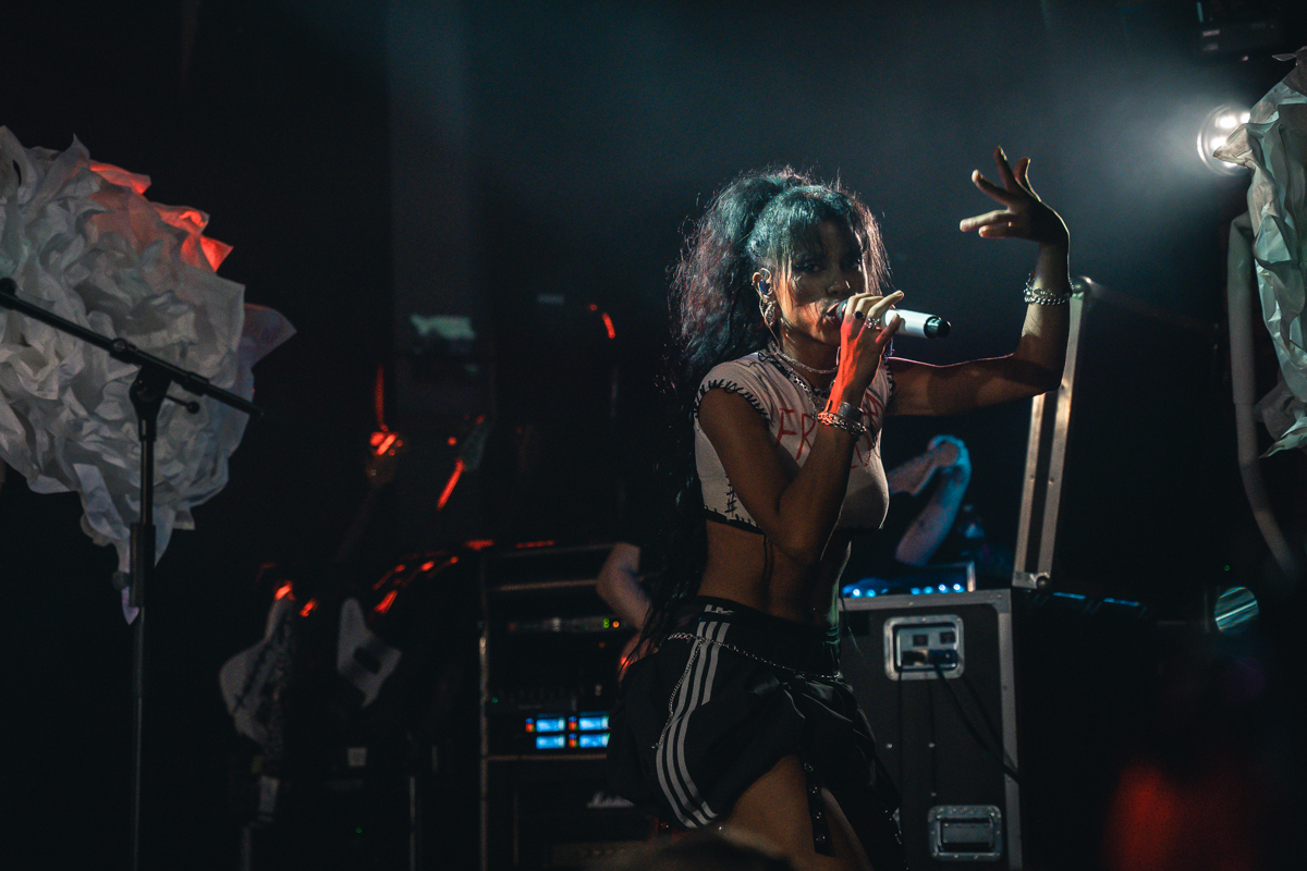 Nova Twins @ Wintercircus, picture 10, photographed by Jelle Meersschaut - FrontView Magazine