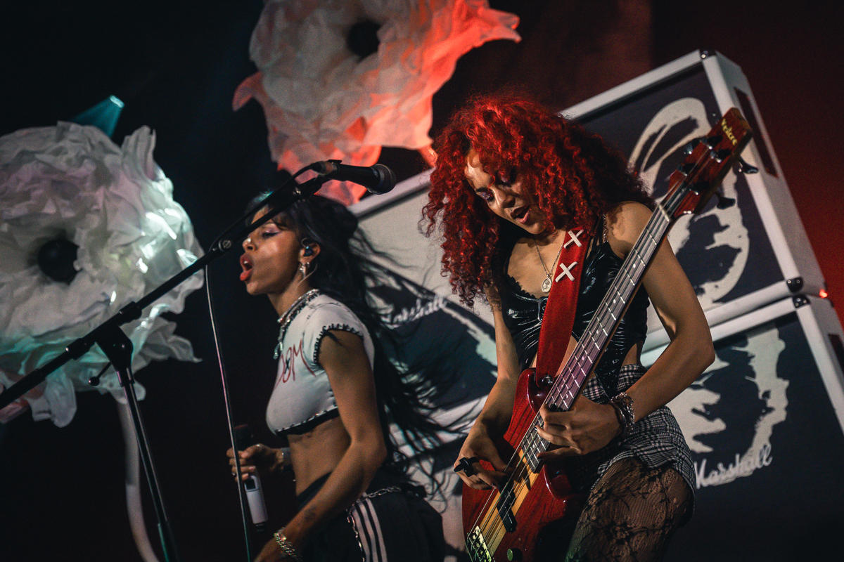 Nova Twins @ Wintercircus, picture 12, photographed by Jelle Meersschaut - FrontView Magazine
