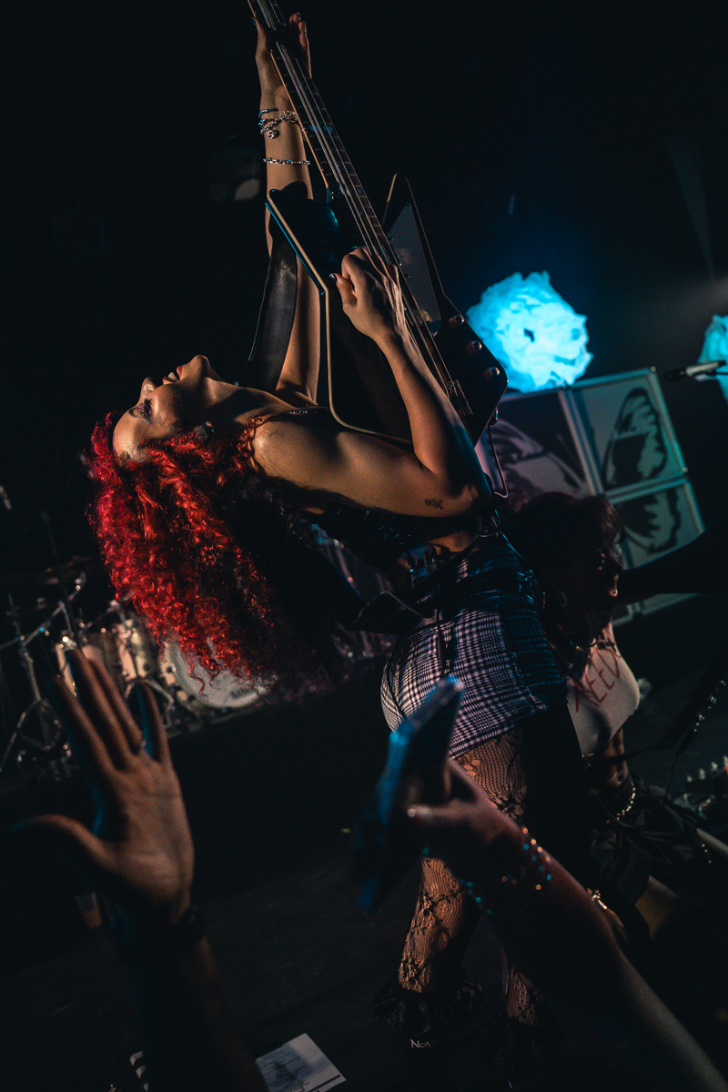 Nova Twins @ Wintercircus, picture 27, photographed by Jelle Meersschaut - FrontView Magazine
