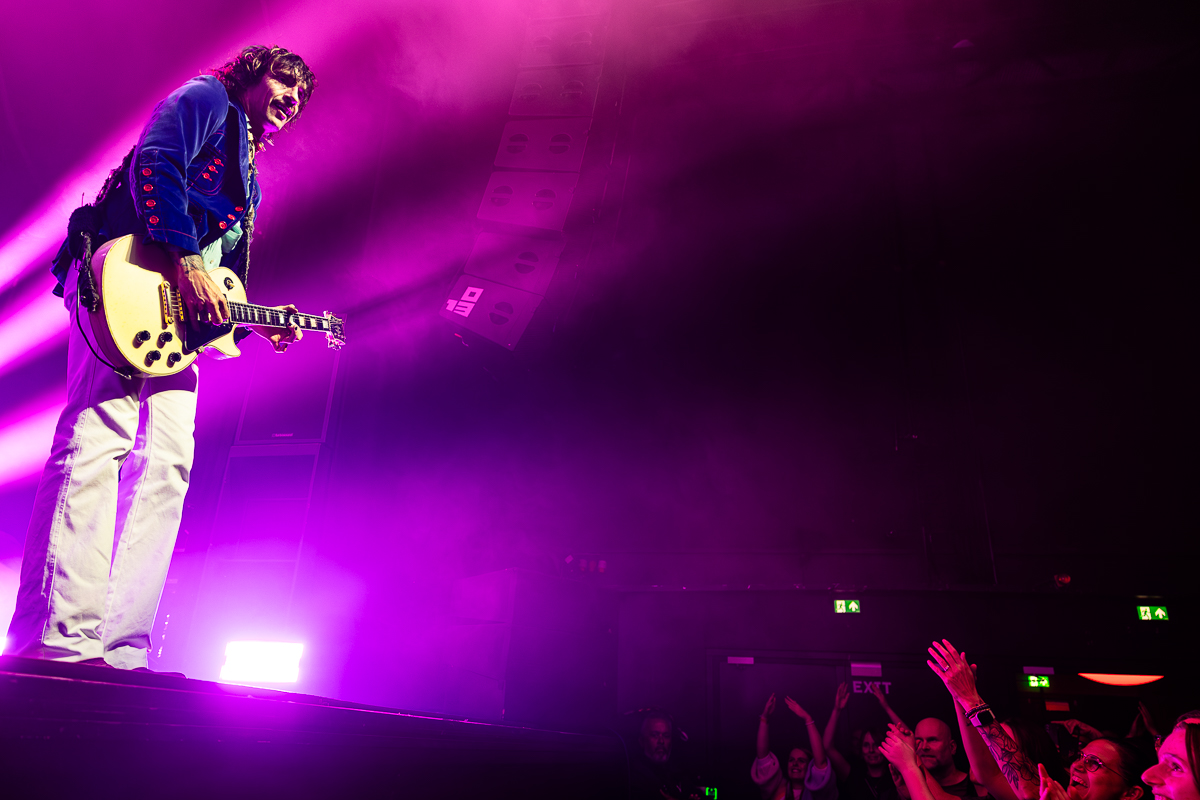 The Darkness @ 013, foto 19, foto's door Dorien Goetschalckx - FrontView Magazine