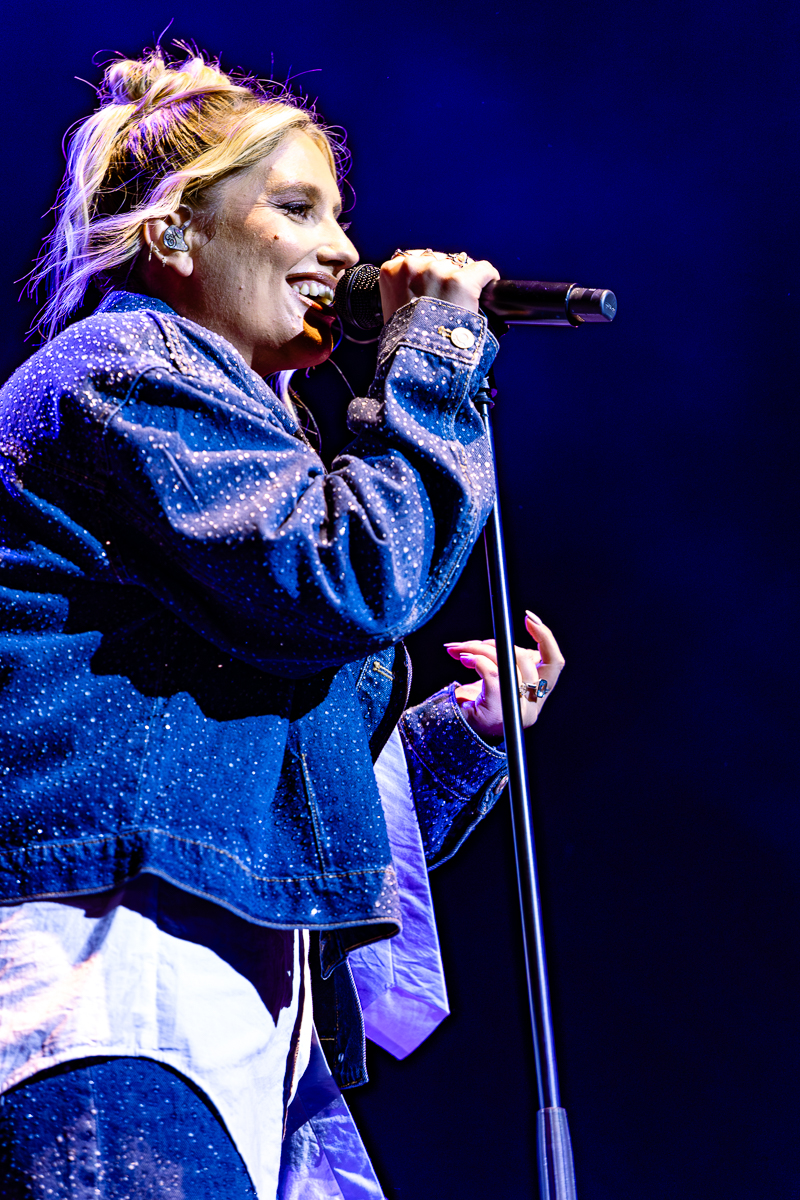 Ella Henderson @ Lotto Arena, picture 1, photographed by Dorien Goetschalckx - FrontView Magazine