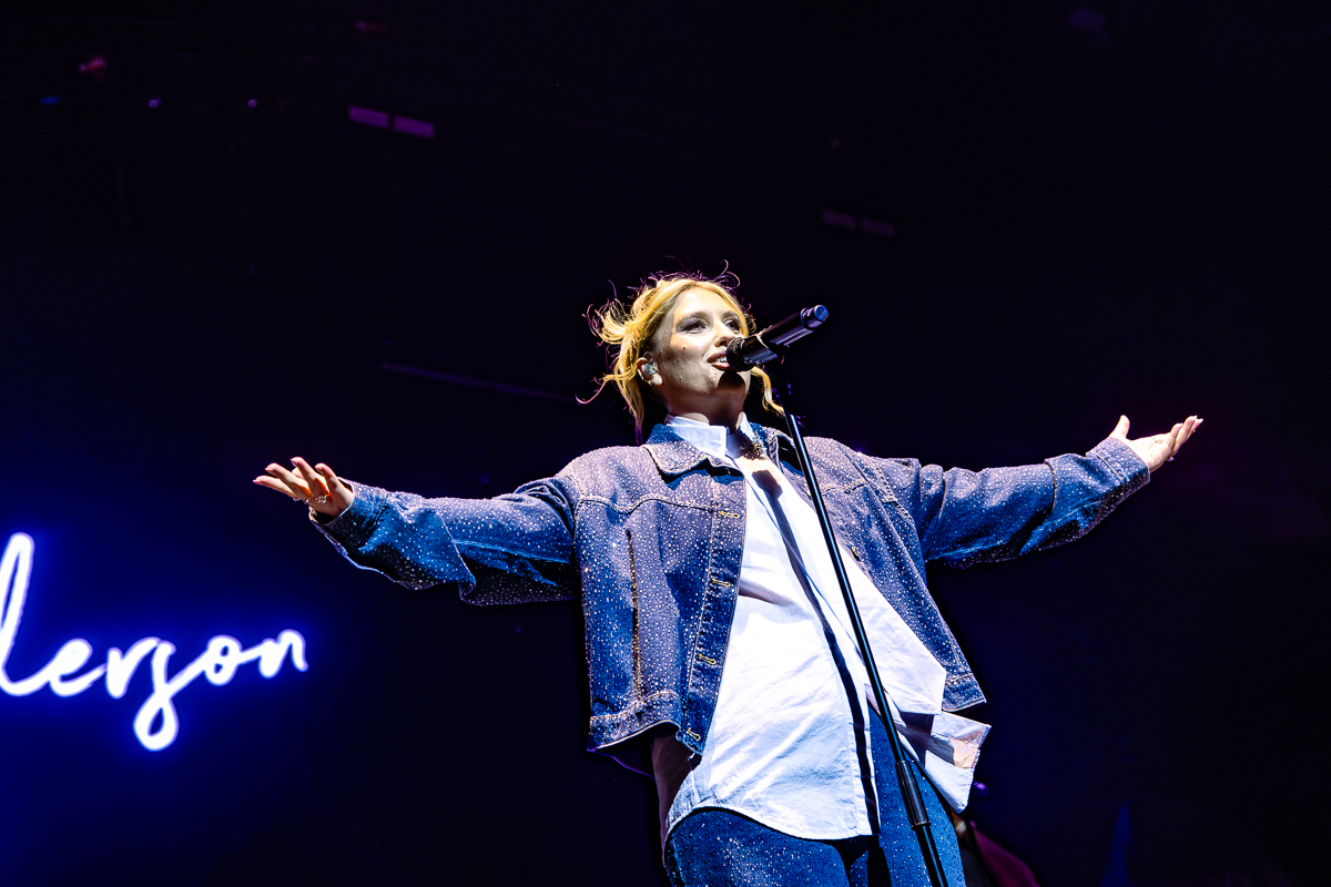 Ella Henderson @ Lotto Arena, picture 2, photographed by Dorien Goetschalckx - FrontView Magazine