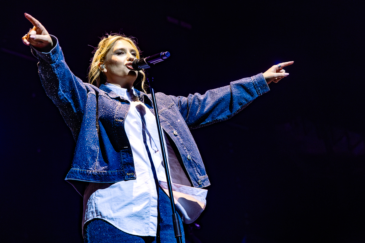 Ella Henderson @ Lotto Arena, picture 6, photographed by Dorien Goetschalckx - FrontView Magazine