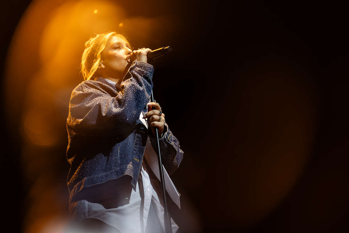Ella Henderson @ Lotto Arena, picture 11, photographed by Dorien Goetschalckx - FrontView Magazine