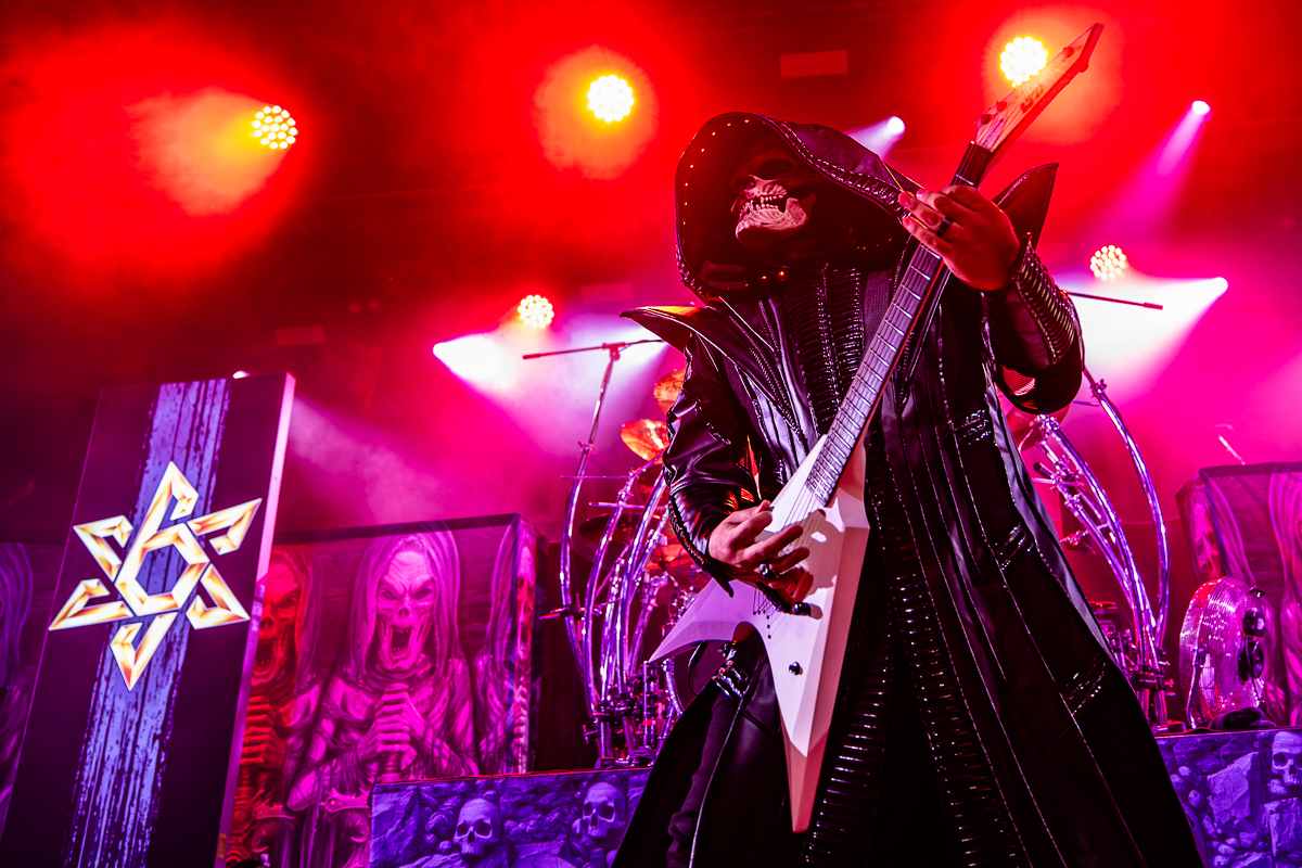 Angus MC Six @ Trix, picture 4, photographed by Dorien Goetschalckx - FrontView Magazine