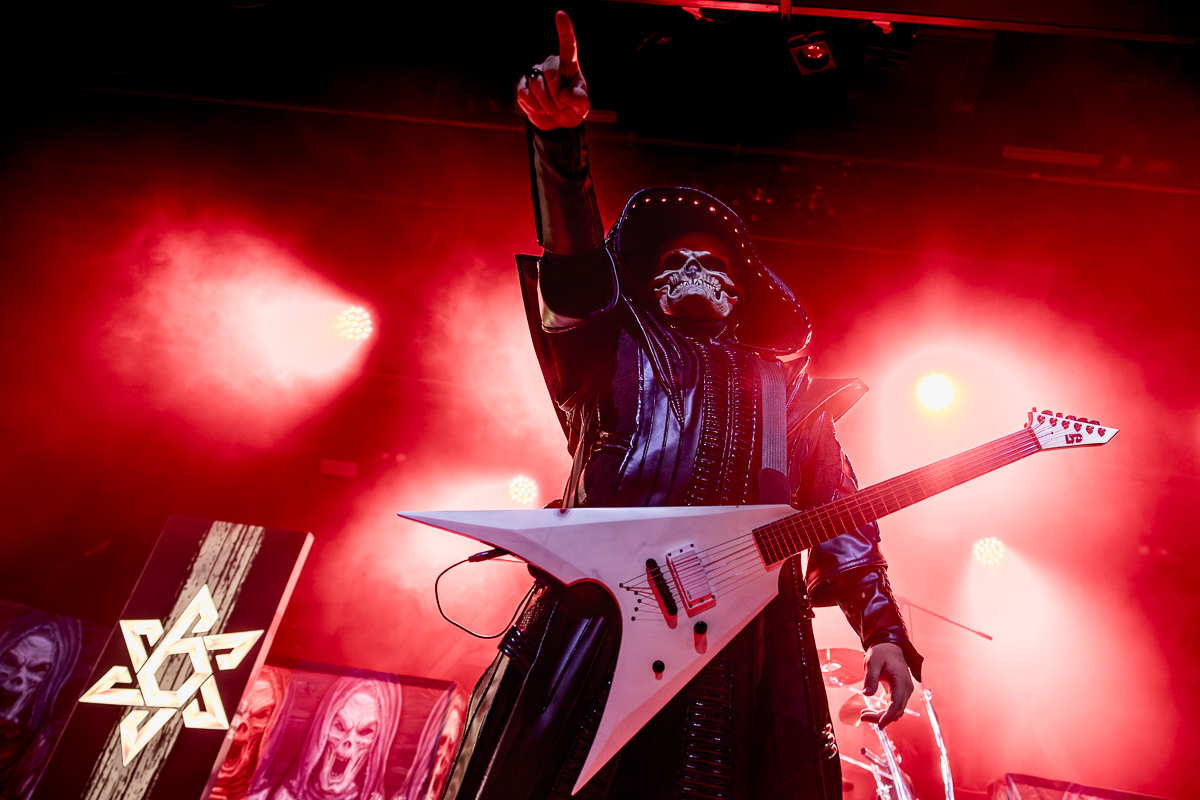 Angus MC Six @ Trix, picture 13, photographed by Dorien Goetschalckx - FrontView Magazine