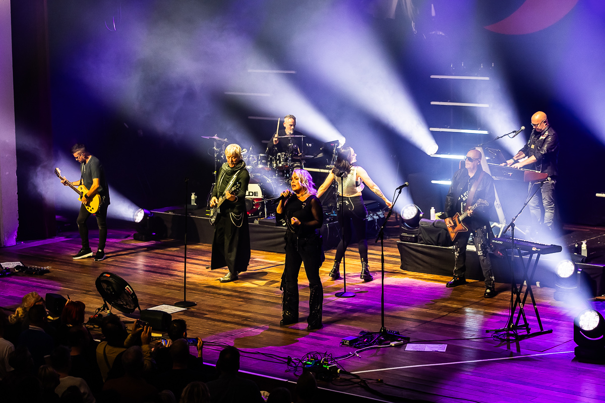 Kim Wilde Closer Tour 2025 @ De Roma, picture 19, photographed by Marc Verdonck - FrontView Magazine