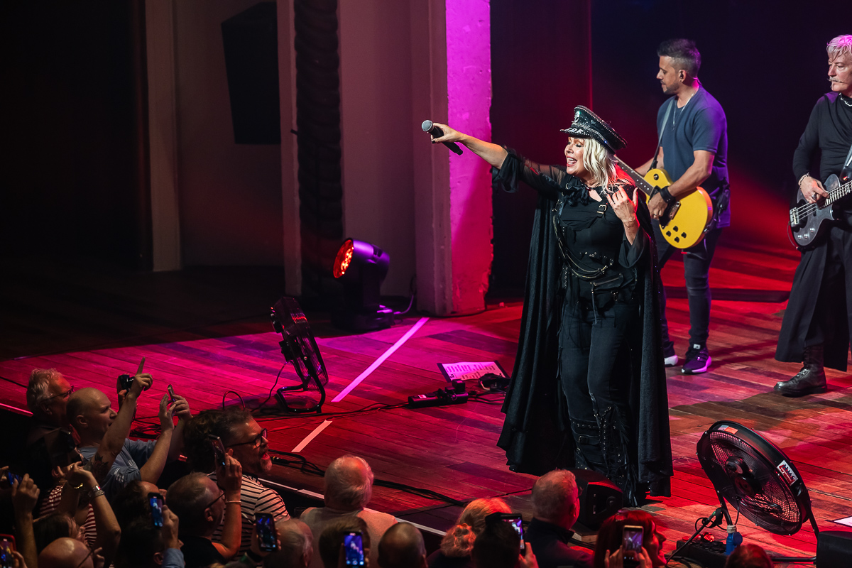 Kim Wilde Closer Tour 2025 @ De Roma, picture 37, photographed by Marc Verdonck - FrontView Magazine