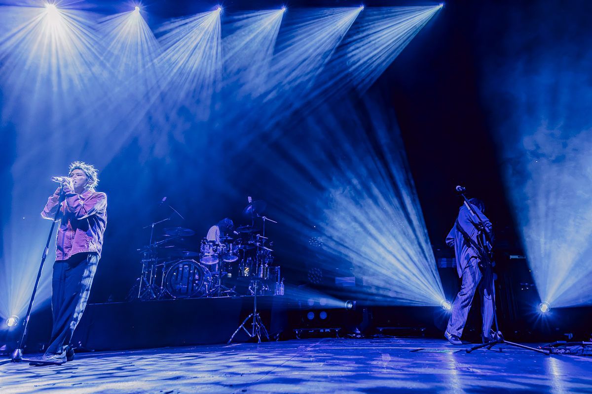 One Ok Rock @ Vorst Nationaal, picture 2, photographed by Peter Smet - FrontView Magazine