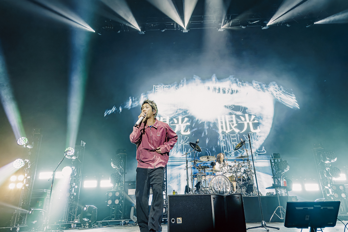 One Ok Rock @ Vorst Nationaal, picture 9, photographed by Peter Smet - FrontView Magazine