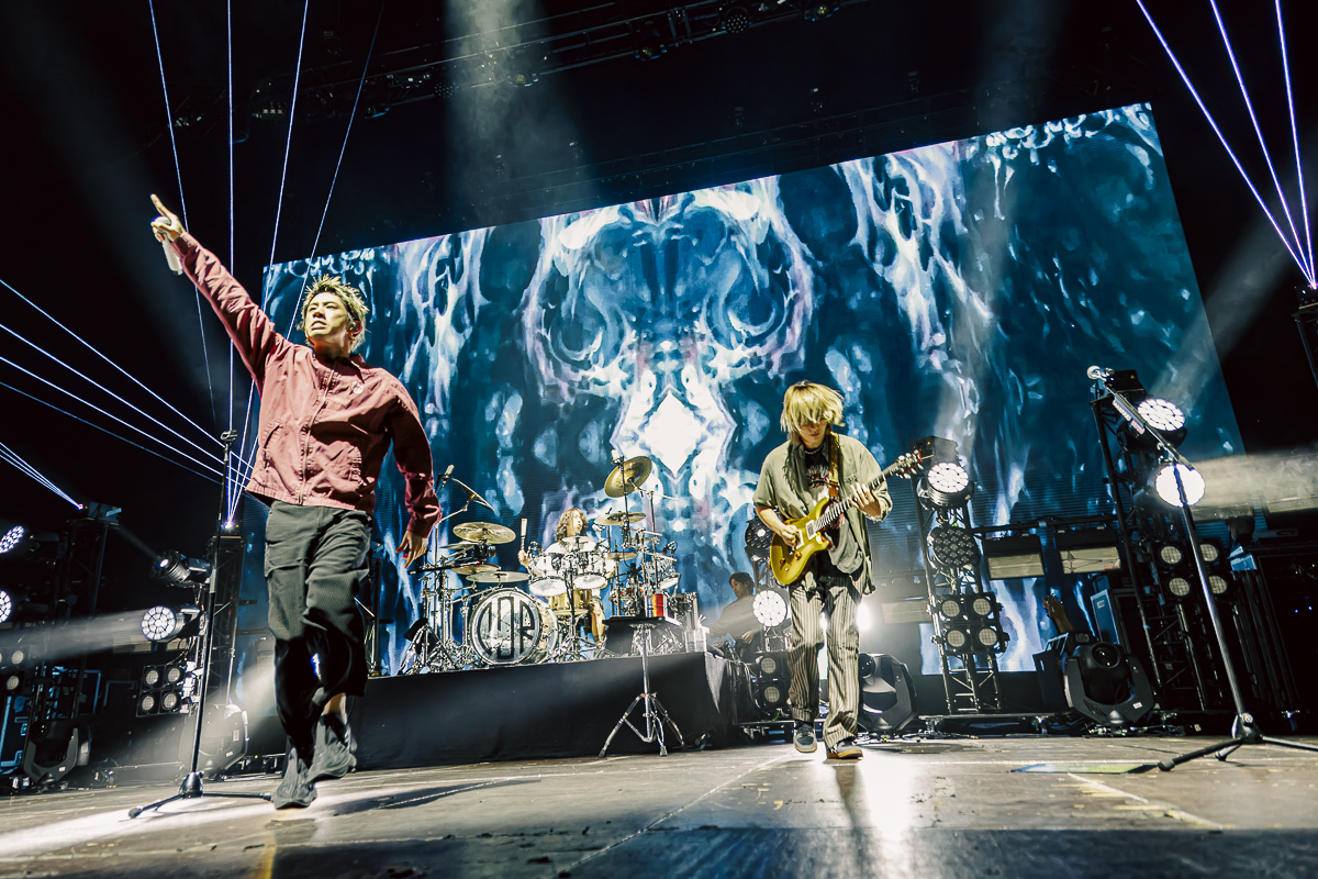 One Ok Rock @ Vorst Nationaal, picture 14, photographed by Peter Smet - FrontView Magazine
