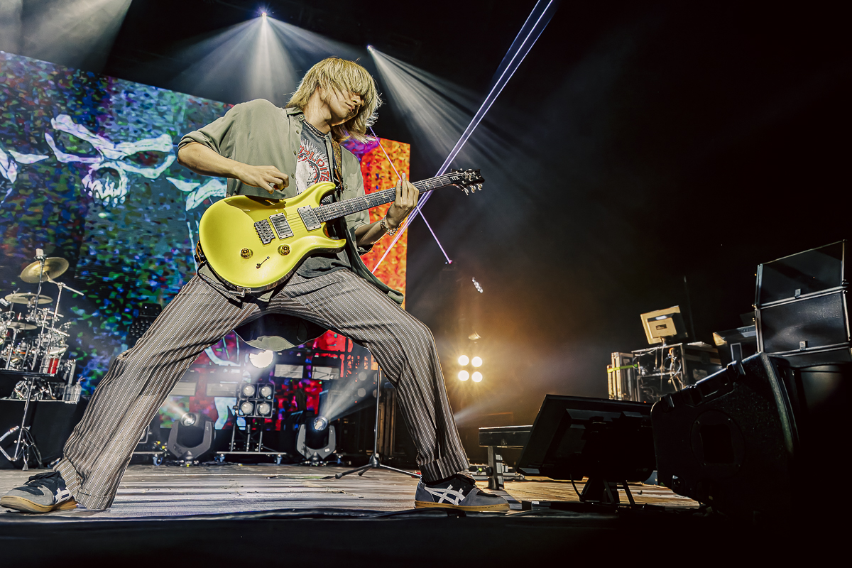 One Ok Rock @ Vorst Nationaal, picture 15, photographed by Peter Smet - FrontView Magazine