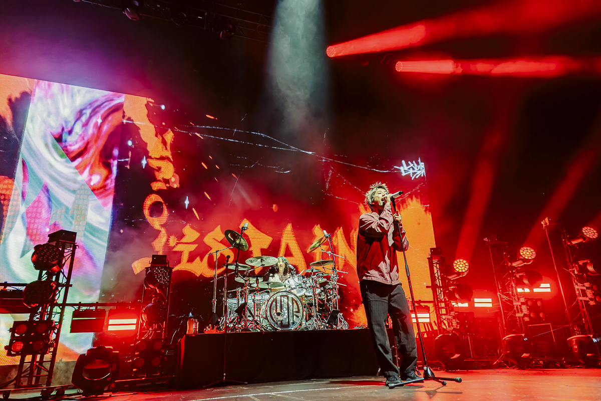 One Ok Rock @ Vorst Nationaal, picture 18, photographed by Peter Smet - FrontView Magazine