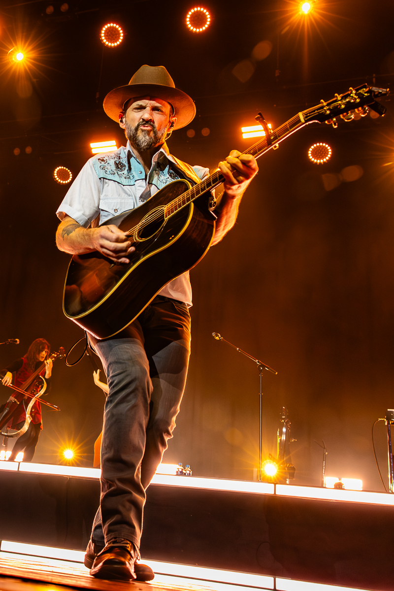 Brett Young @ 013, picture 2, photographed by Dorien Goetschalckx - FrontView Magazine