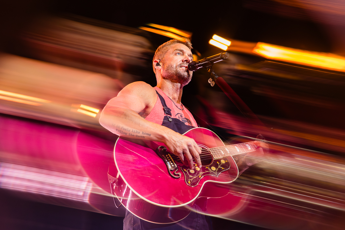 Brett Young @ 013, picture 4, photographed by Dorien Goetschalckx - FrontView Magazine