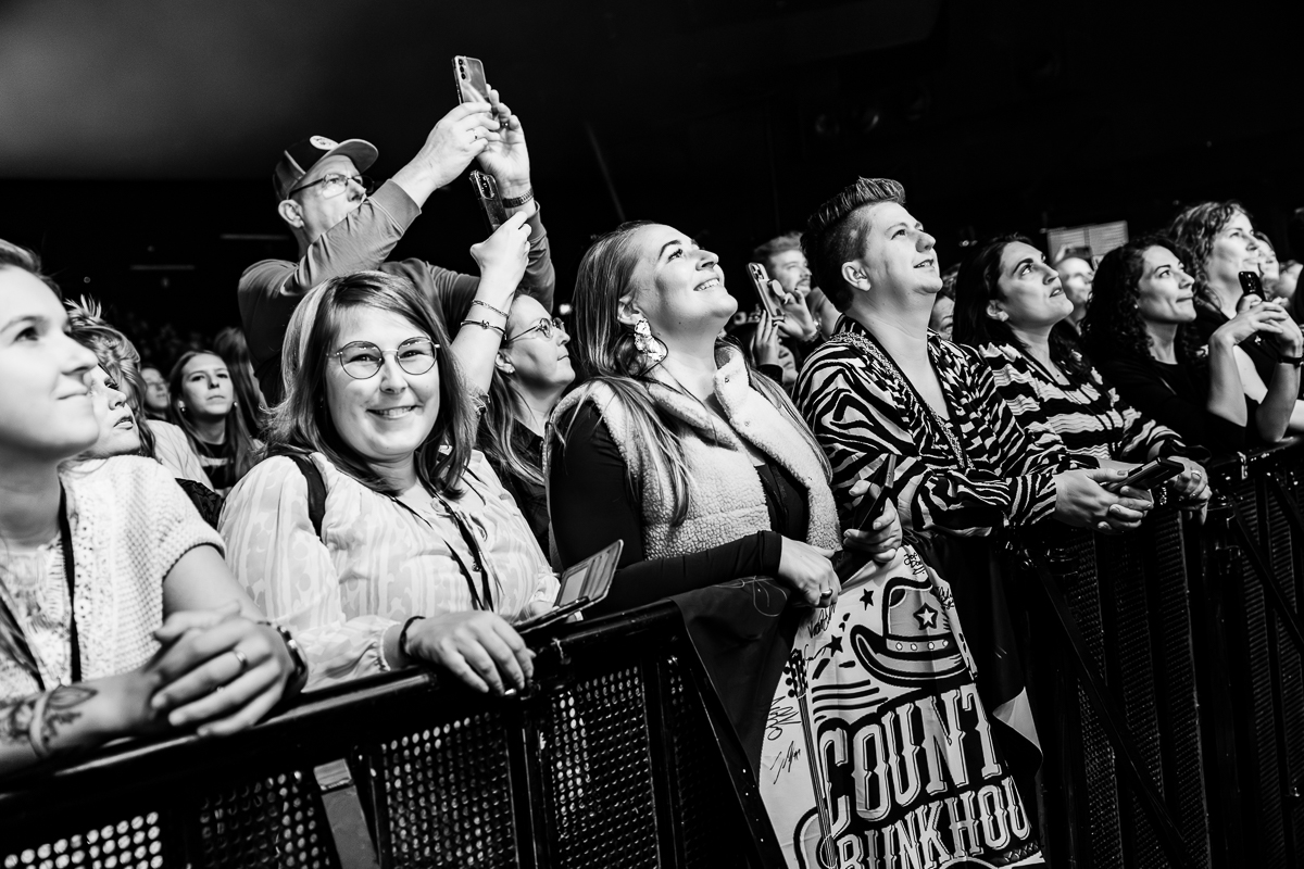 Brett Young @ 013, picture 5, photographed by Dorien Goetschalckx - FrontView Magazine
