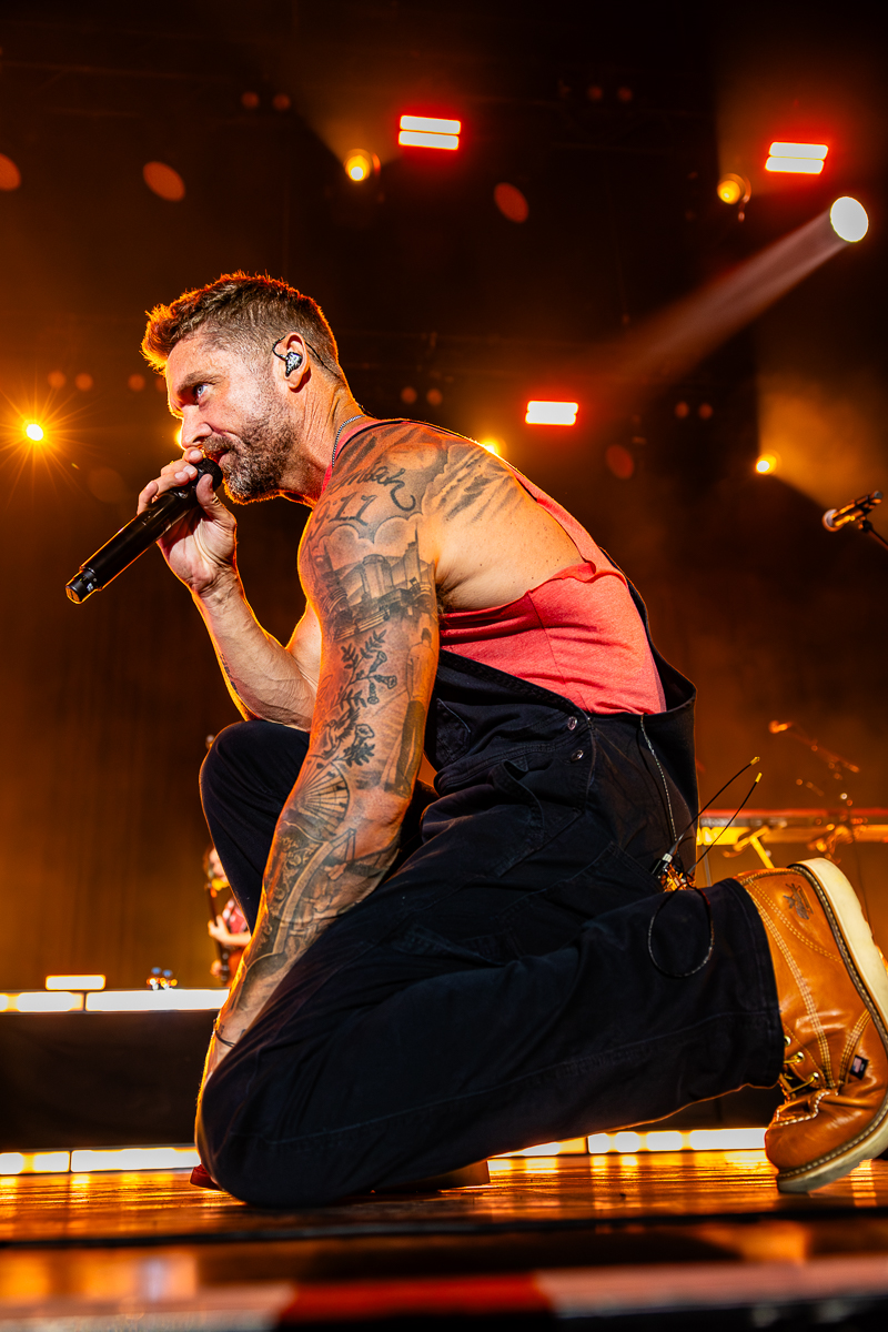Brett Young @ 013, picture 9, photographed by Dorien Goetschalckx - FrontView Magazine