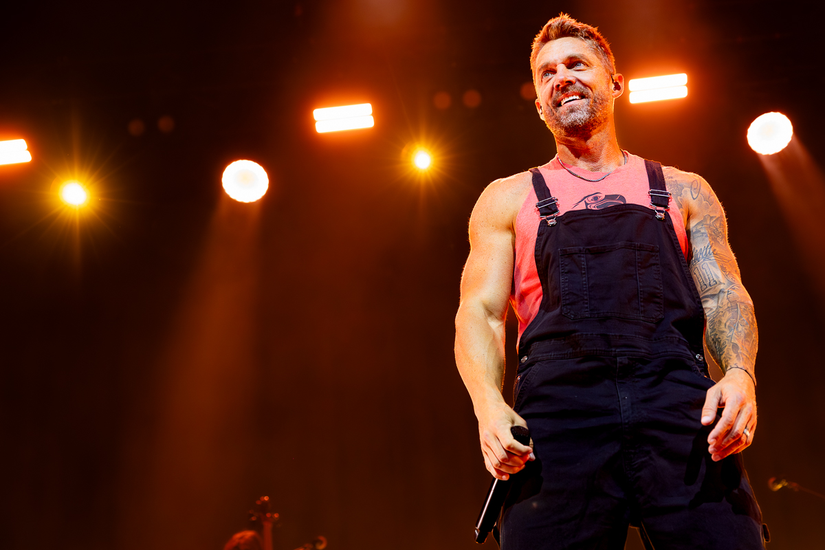 Brett Young @ 013, picture 13, photographed by Dorien Goetschalckx - FrontView Magazine