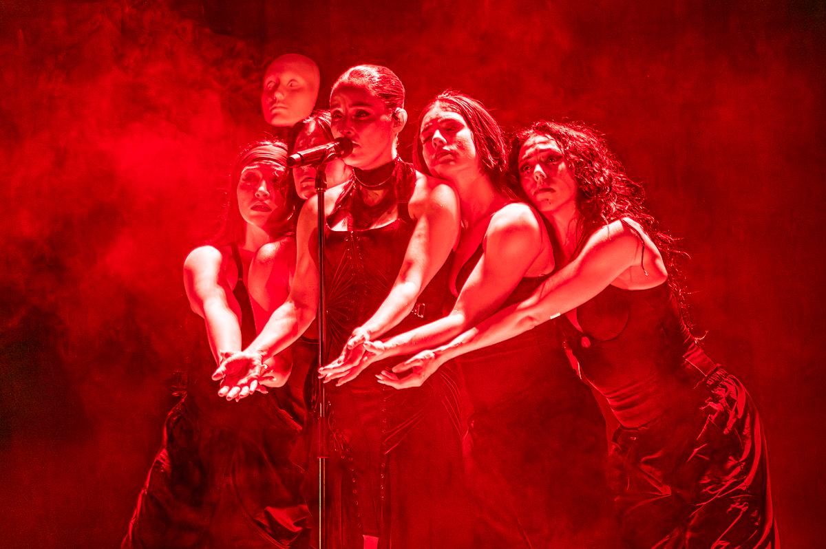 Banks @ Trix, picture 8, photographed by Anoek Houben - FrontView Magazine