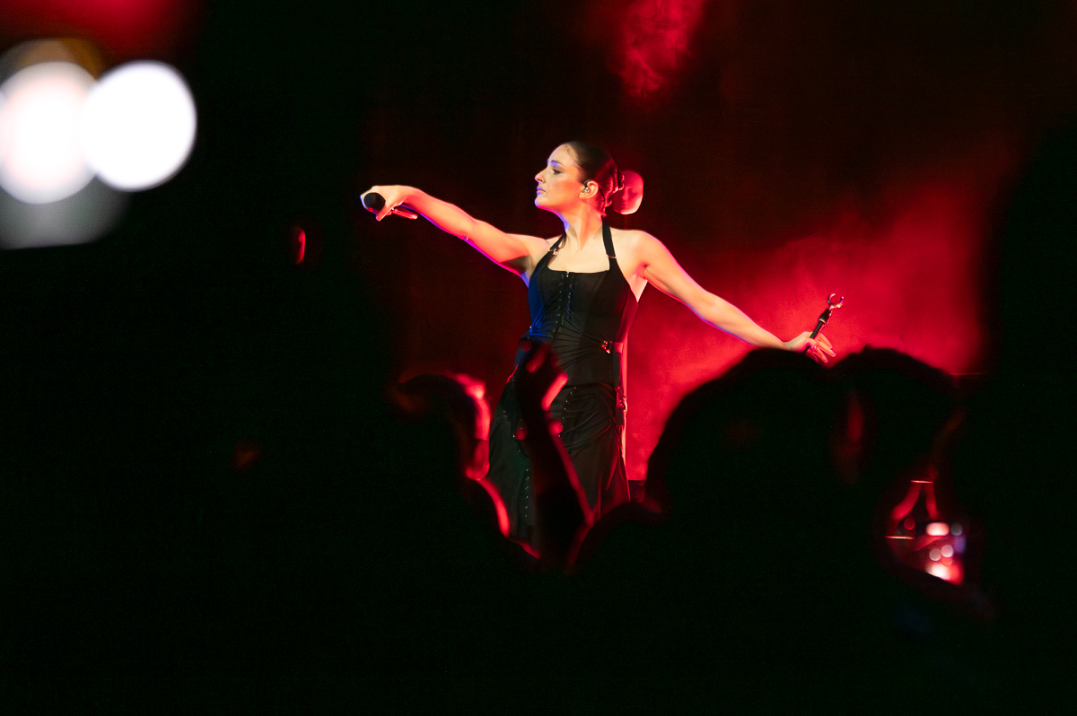 Banks @ Trix, picture 10, photographed by Anoek Houben - FrontView Magazine