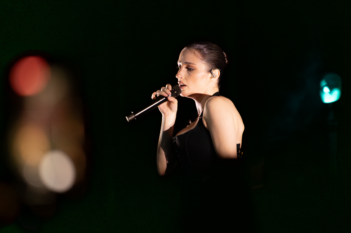 Banks @ Trix, picture 11, photographed by Anoek Houben - FrontView Magazine