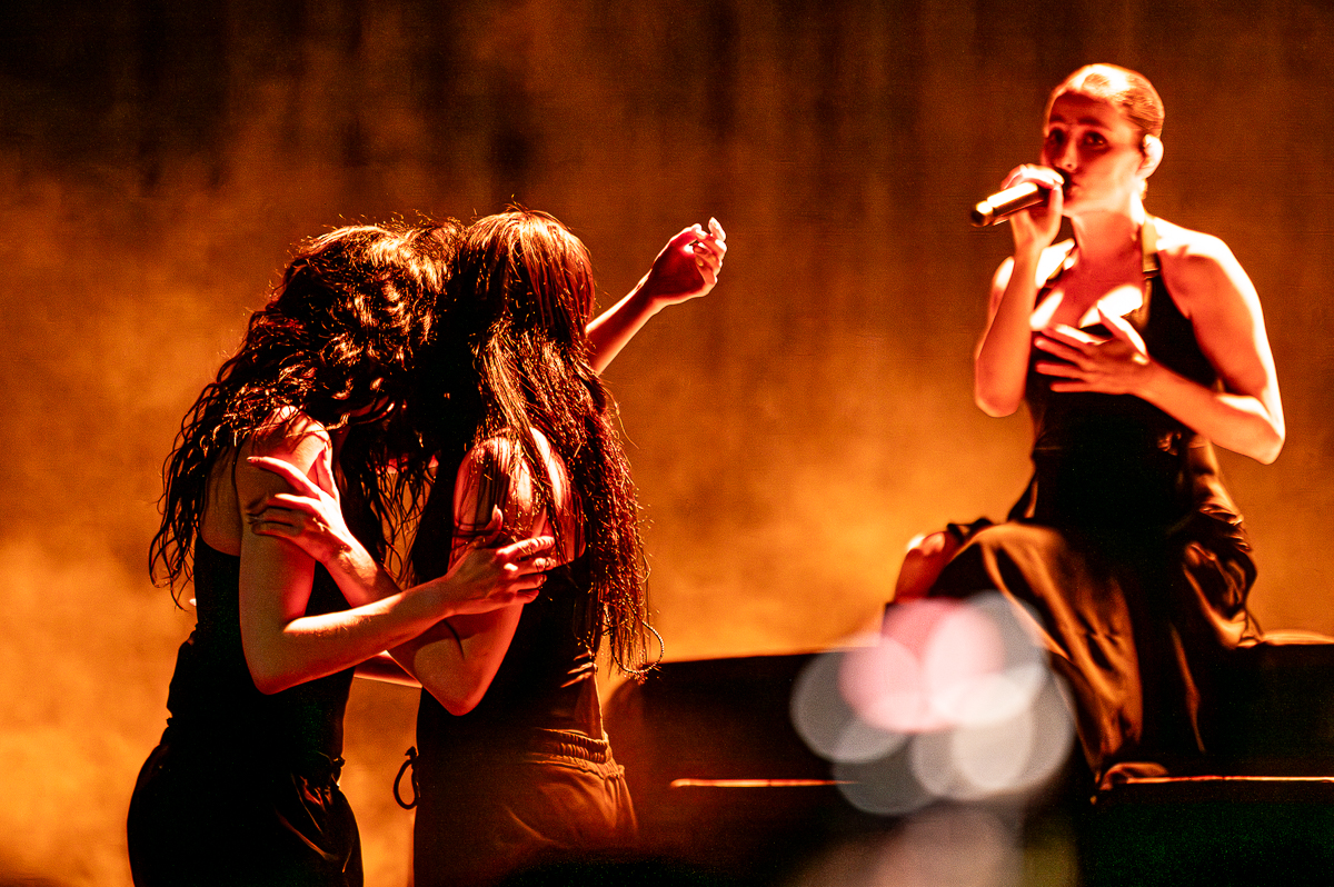 Banks @ Trix, picture 12, photographed by Anoek Houben - FrontView Magazine
