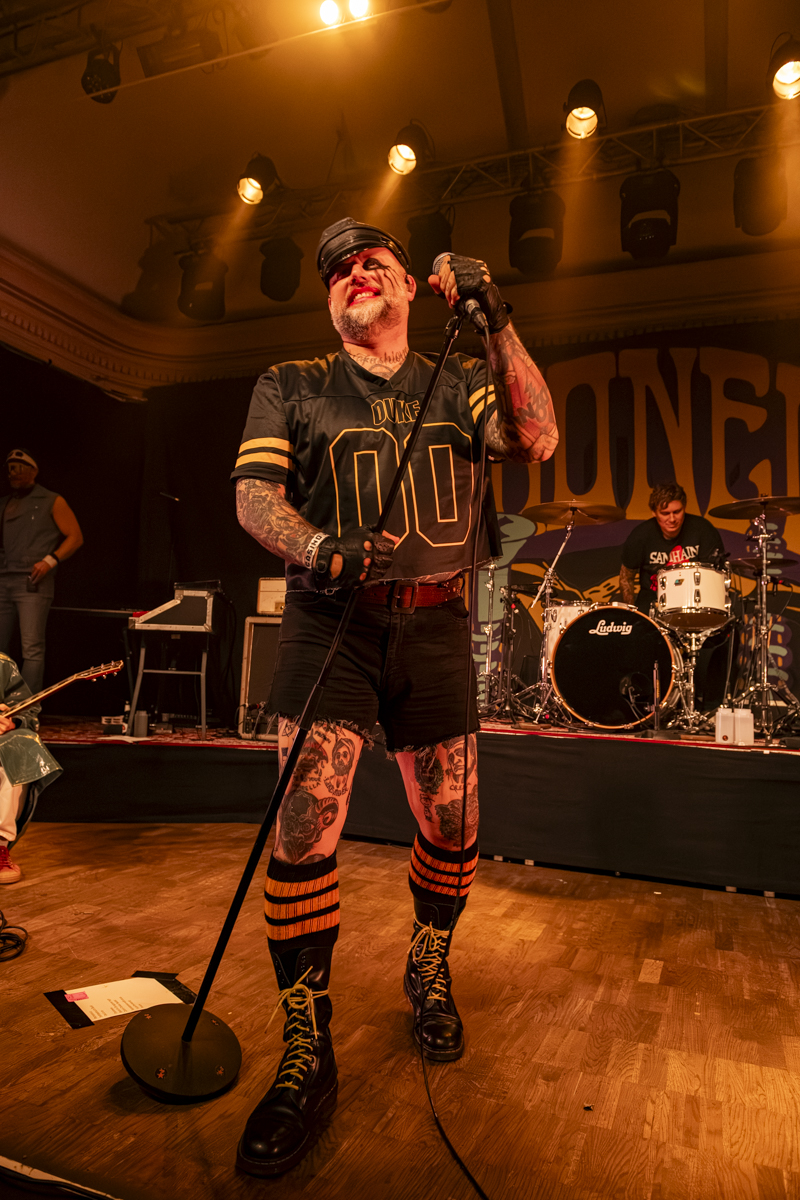 Turbonegro @ De Casino, foto 1, foto's door Bart Janssens - FrontView Magazine