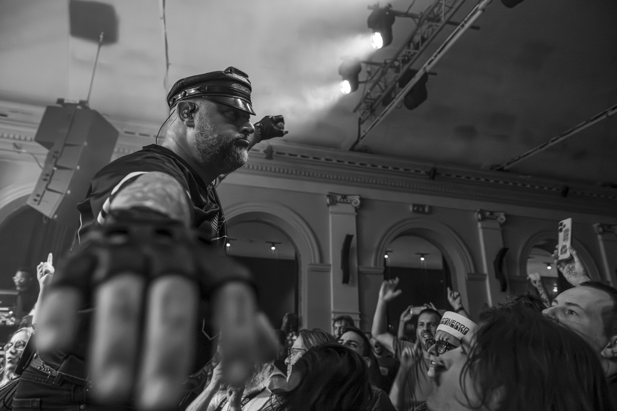 Turbonegro @ De Casino, foto 9, foto's door Bart Janssens - FrontView Magazine