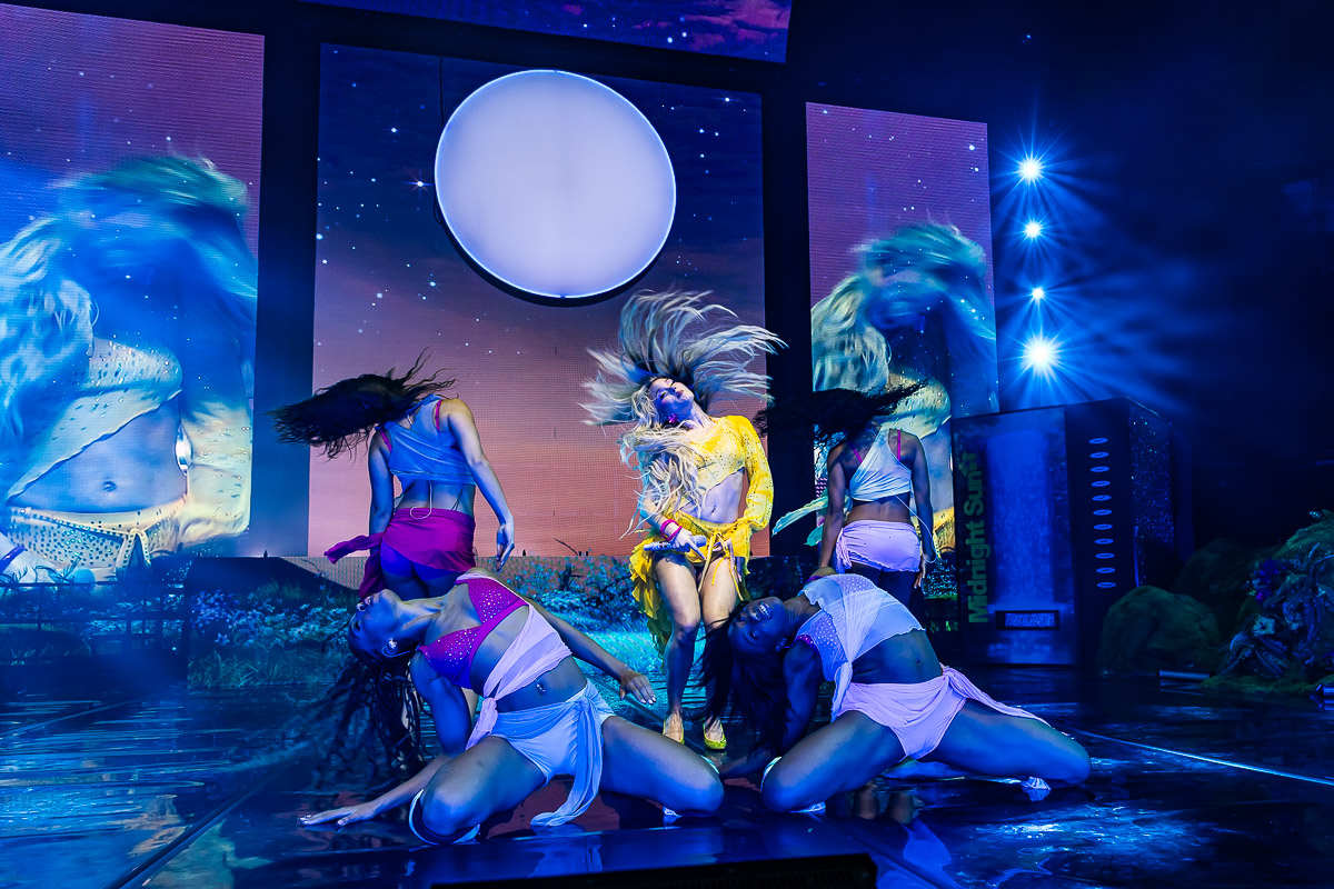 Zara Larsson - Midnight Sun Tour @ Lotto Arena, picture 15, photographed by Marc Verdonck - FrontView Magazine