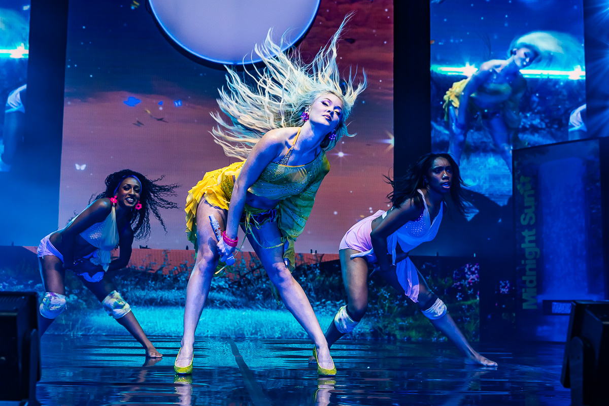 Zara Larsson - Midnight Sun Tour @ Lotto Arena, picture 18, photographed by Marc Verdonck - FrontView Magazine
