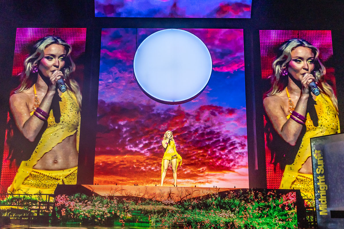 Zara Larsson - Midnight Sun Tour @ Lotto Arena, picture 19, photographed by Marc Verdonck - FrontView Magazine