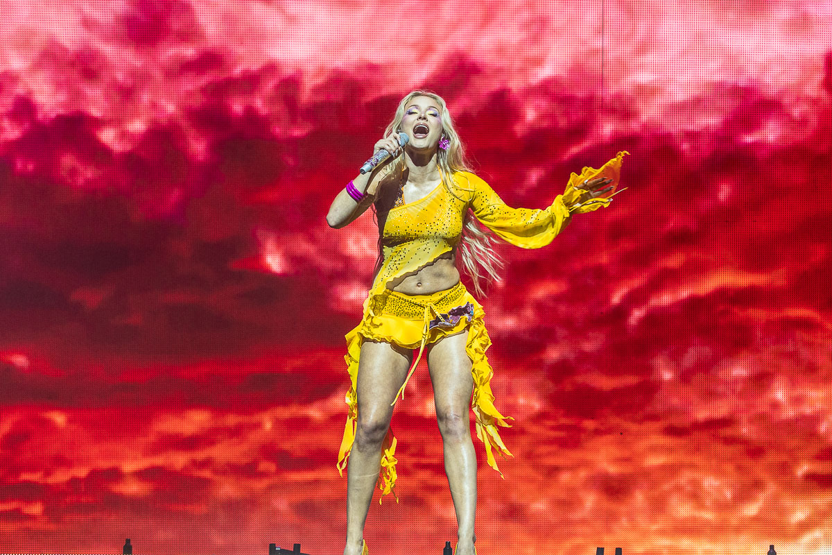 Zara Larsson - Midnight Sun Tour @ Lotto Arena, picture 21, photographed by Marc Verdonck - FrontView Magazine