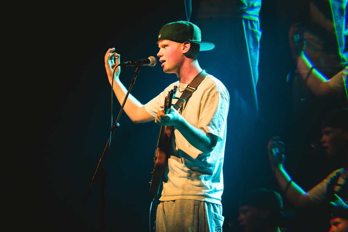 Finn Askew @ Ancienne Belgique, picture 7, photographed by Livia Vaduva - FrontView Magazine