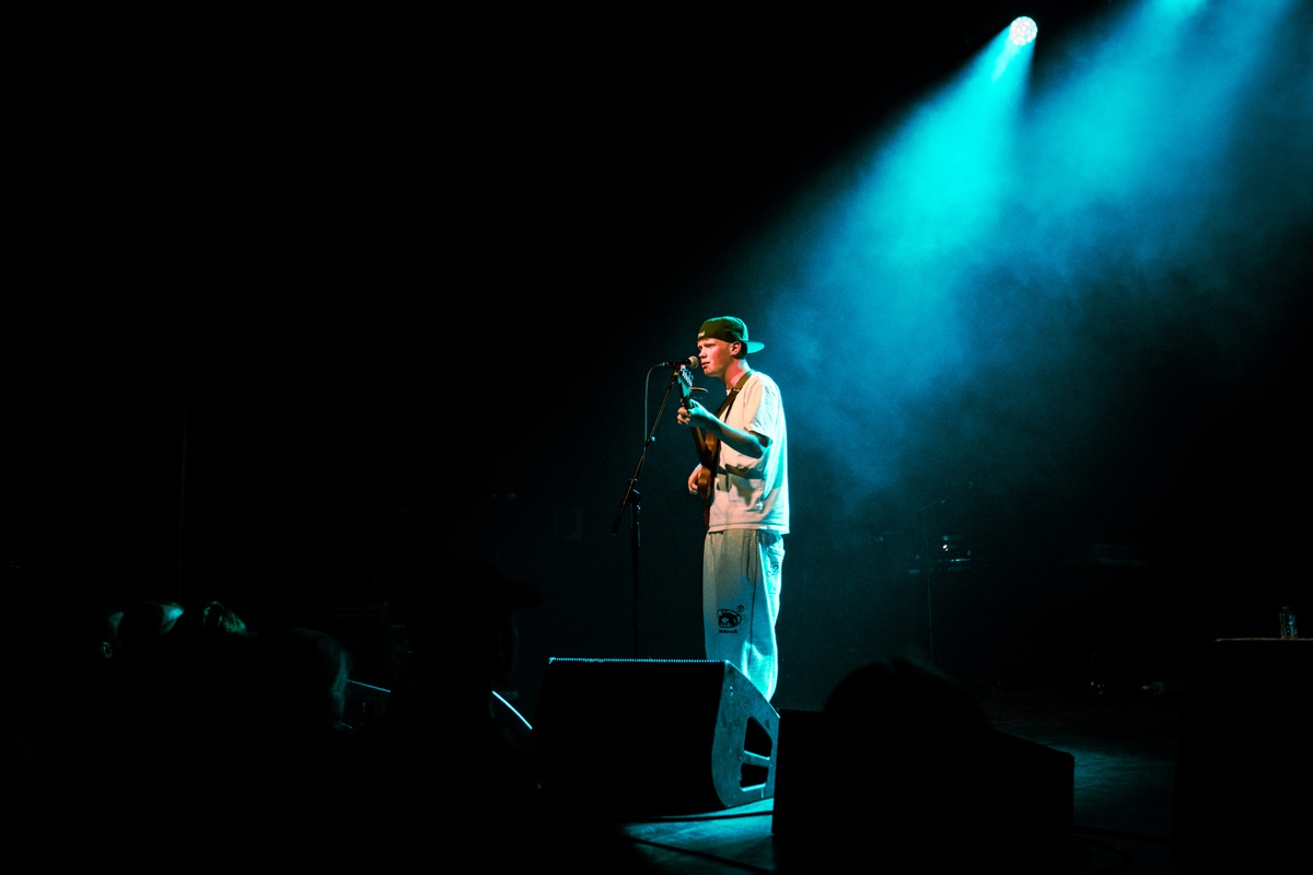 Finn Askew @ Ancienne Belgique, picture 8, photographed by Livia Vaduva - FrontView Magazine