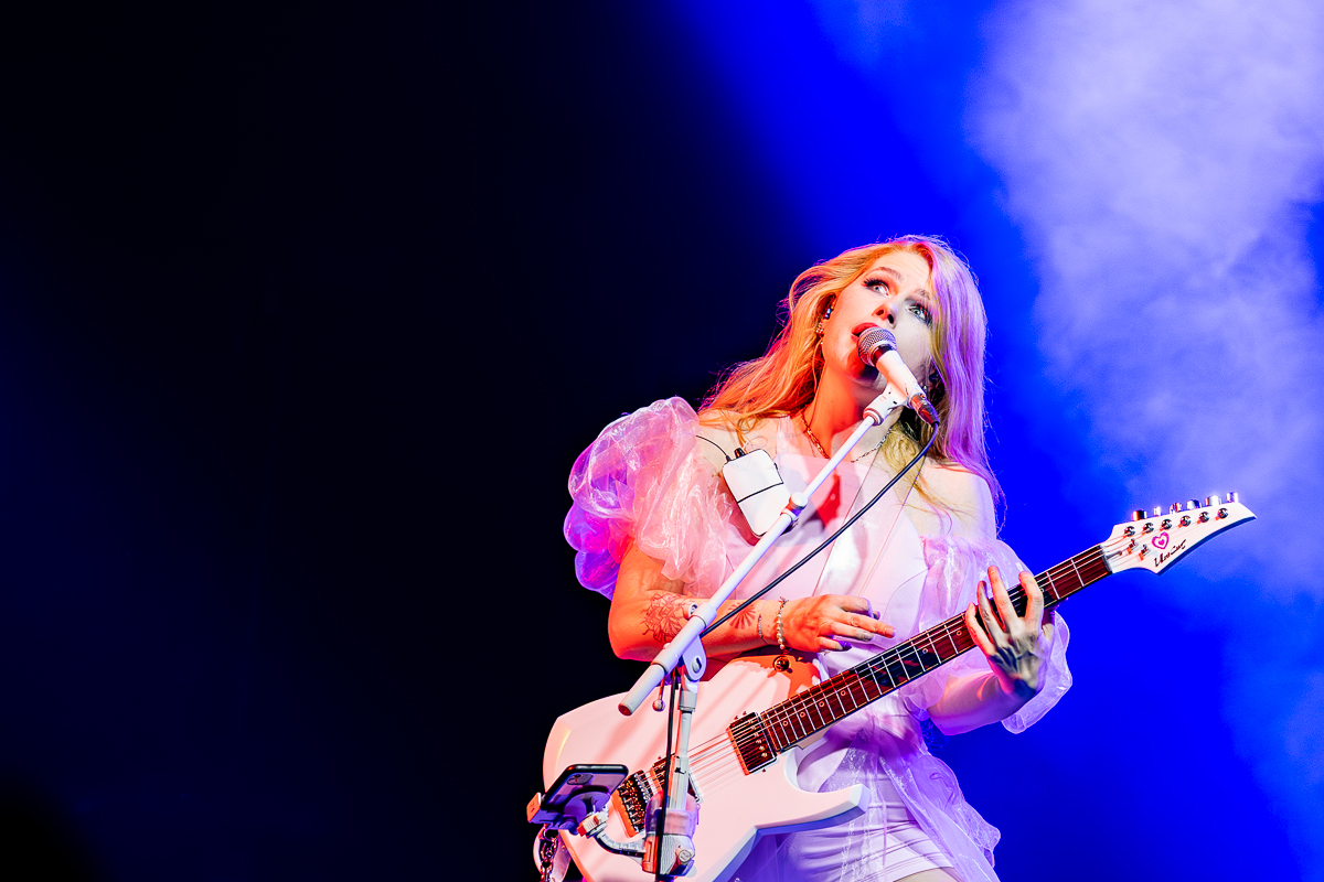 SUN @ Ancienne Belgique, picture 1, photographed by Dorien Goetschalckx - FrontView Magazine