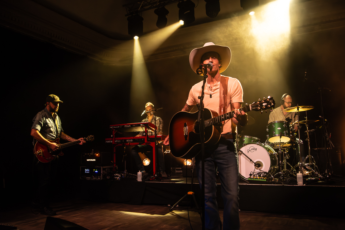 Sam Bettens - Coming Home @ De Casino, picture 3, photographed by Raf Van Daele - FrontView Magazine