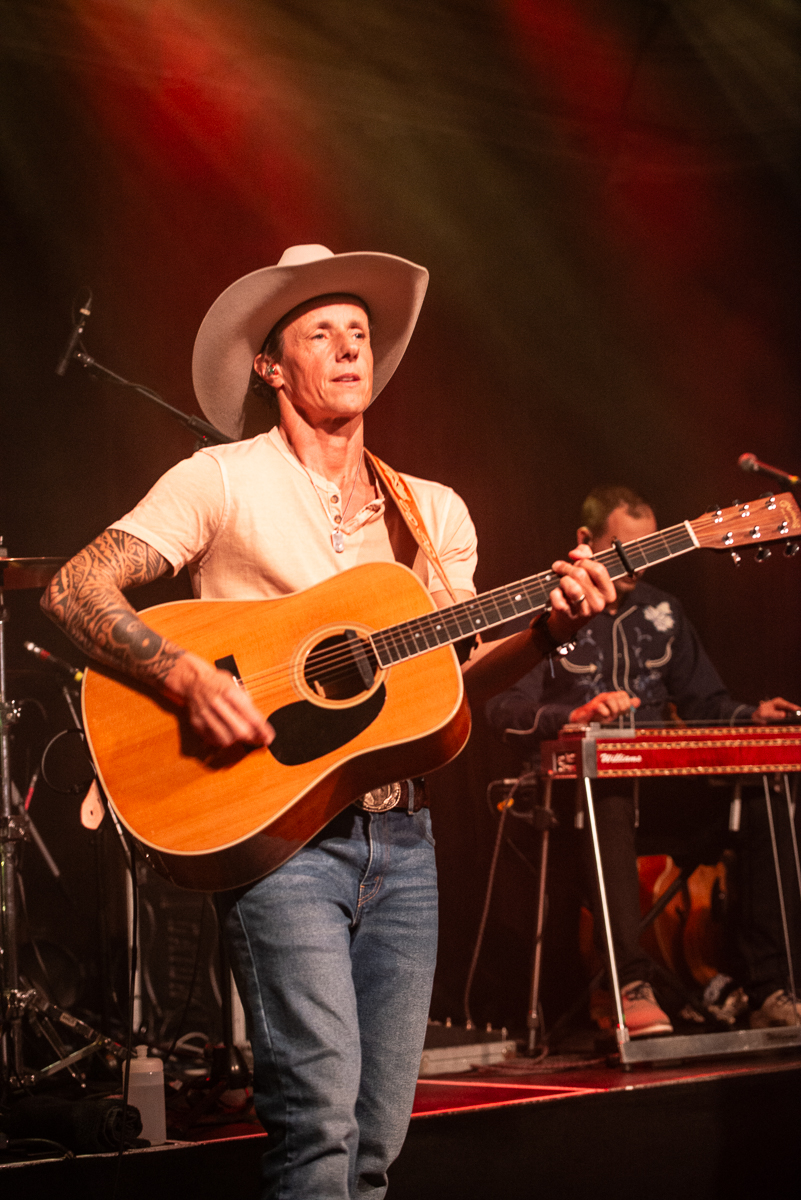 Sam Bettens - Coming Home @ De Casino, picture 5, photographed by Raf Van Daele - FrontView Magazine