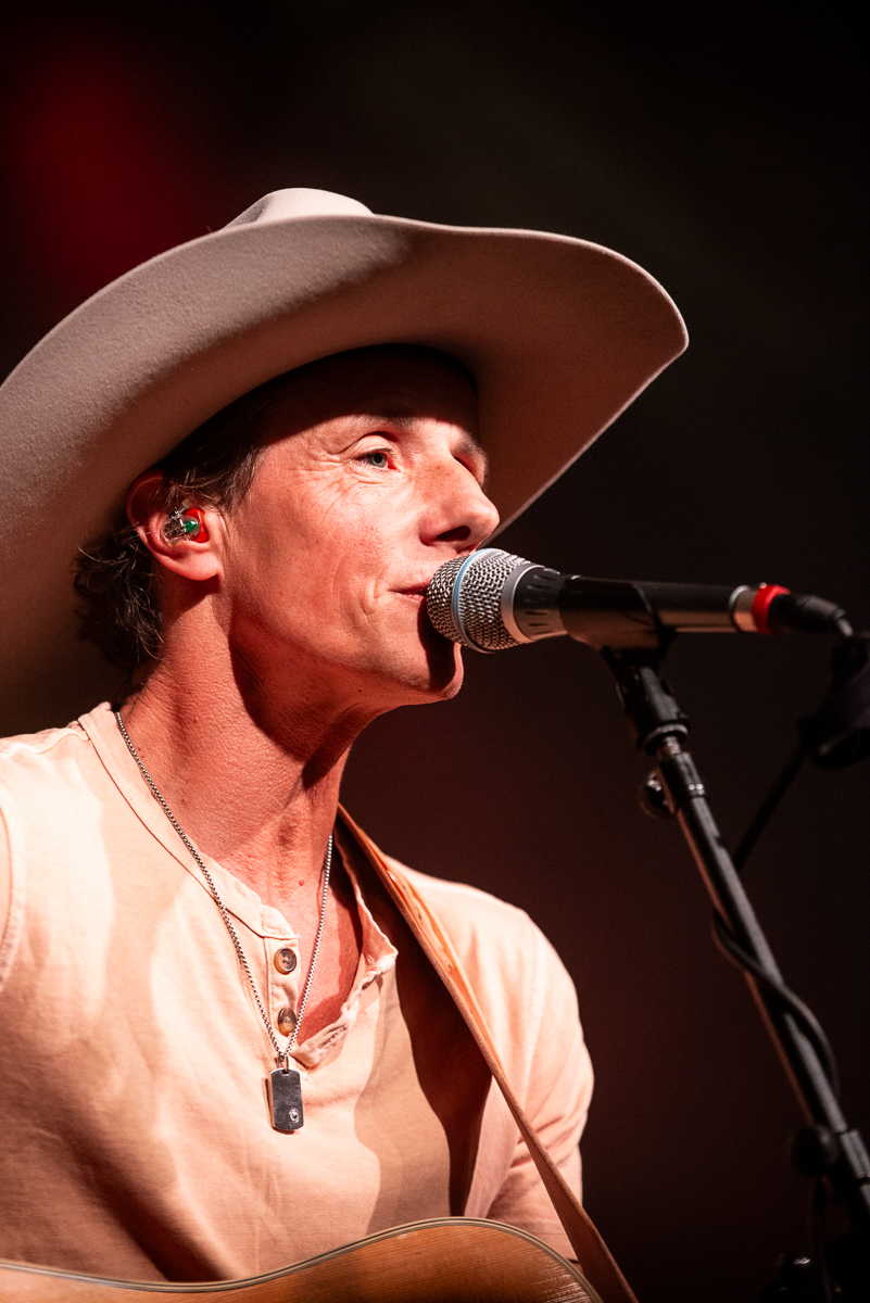 Sam Bettens - Coming Home @ De Casino, picture 6, photographed by Raf Van Daele - FrontView Magazine